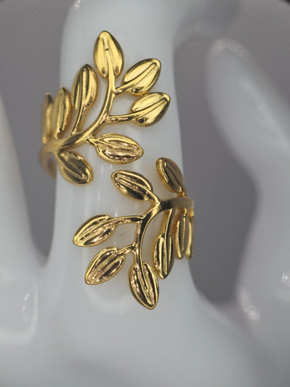 Geometric Wreath of Succes ring Item# NH42521642 $18.00