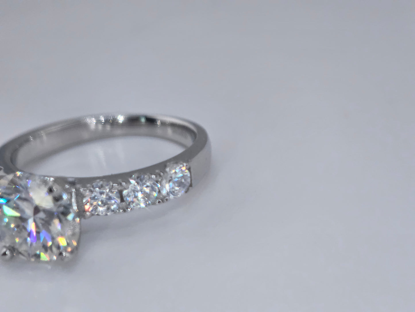 Ladies Premium Round bright 2 CT VVs1 D Color Item# JZ091