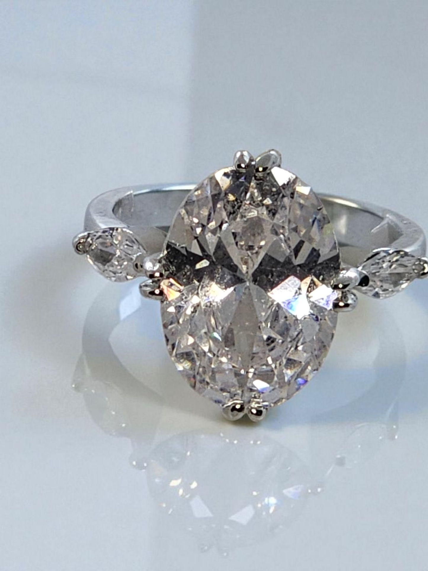 Oval Cut Diamond Item# F905